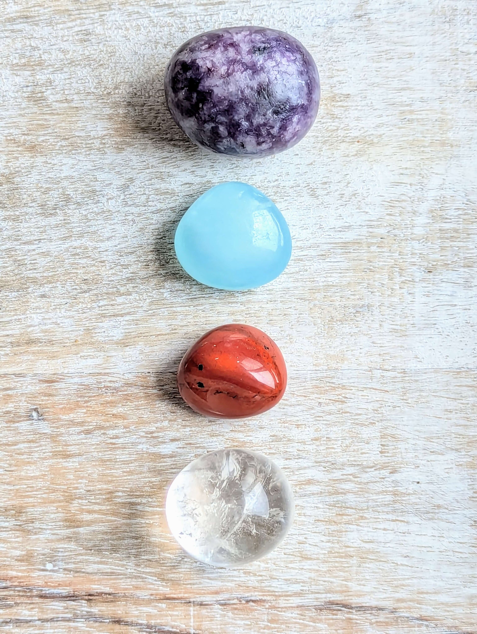 Aquarius-Zodiac-Crystals