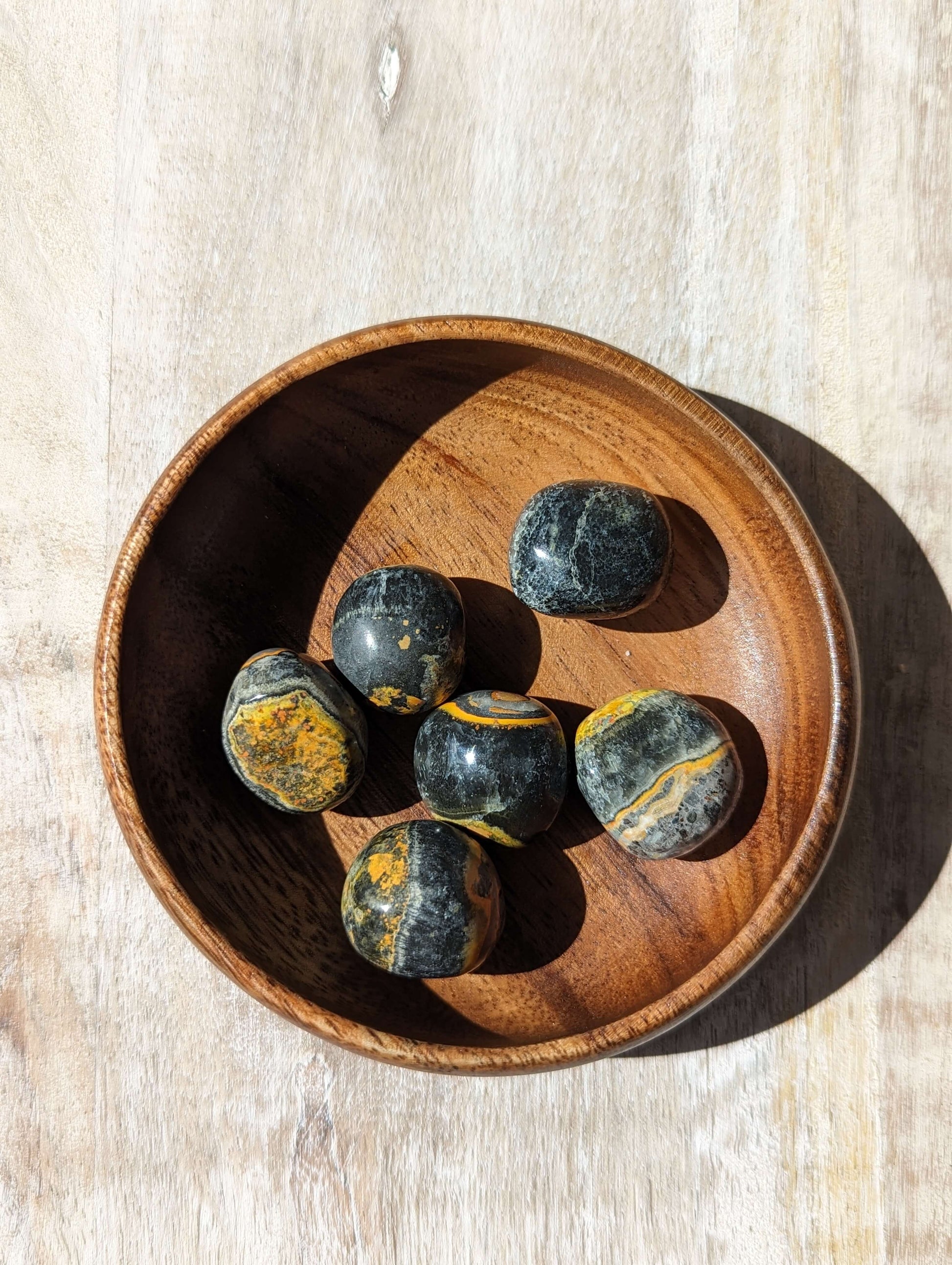 Bumblebee-Jasper-palm-stones