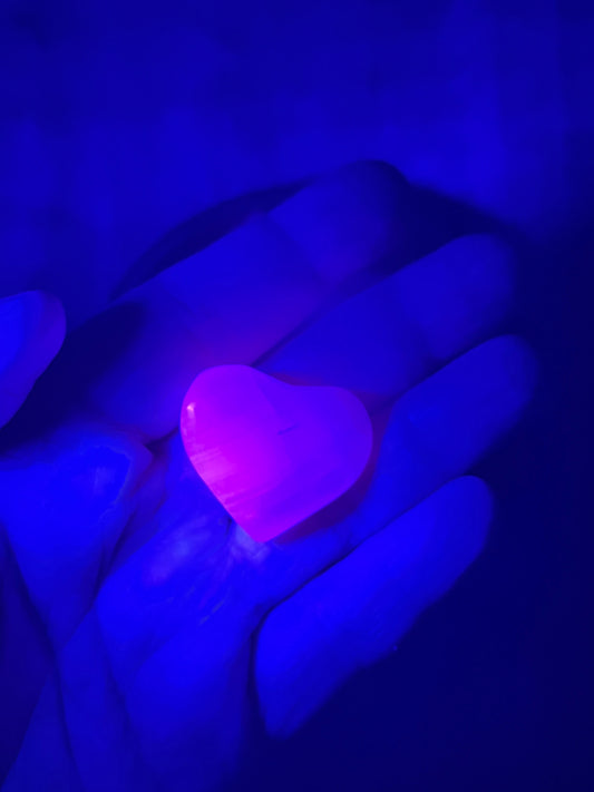 Pink-Mangano-Calcite-Heart-UV-reactive