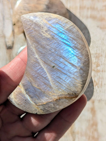 Blue-Flashy-Moonstone-Moon-Crystal