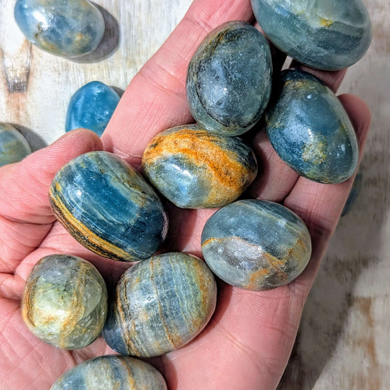 Blue-Onyx-Tumble-Stone