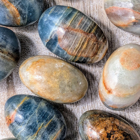 Blue-Onyx-Tumbled-Crystal-Stones