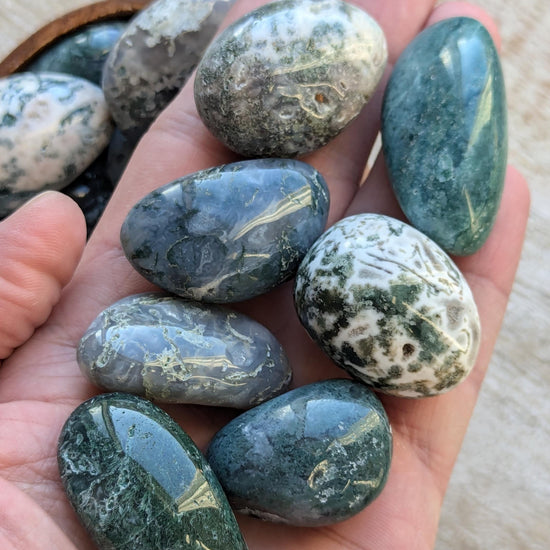 Moss agate stones