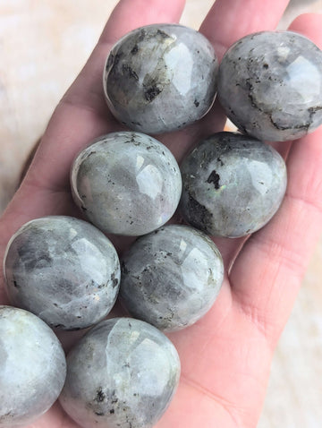 Tumbled-labradorite-stone