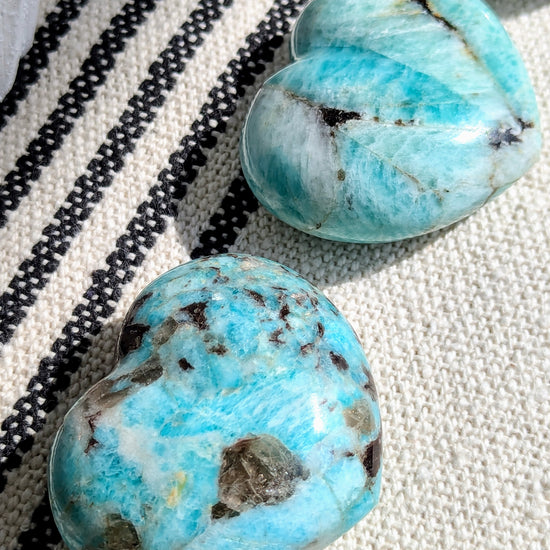 amazonite-Heart-crystals