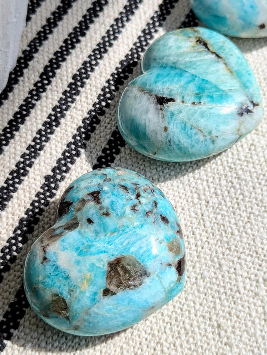amazonite-Heart-crystals