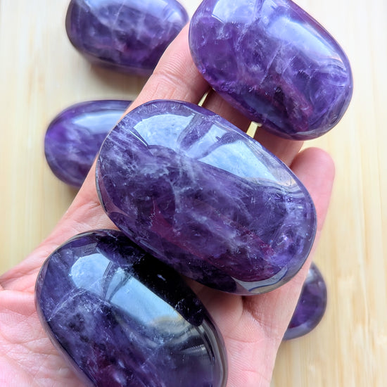 amethyst-palm-stones