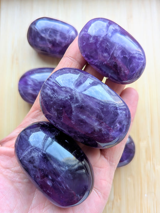 amethyst-palm-stones
