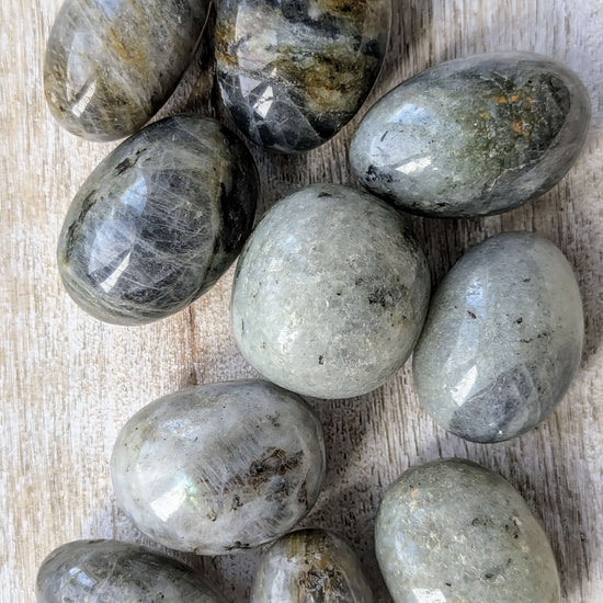 labradorite-crystal-tumbled-stones