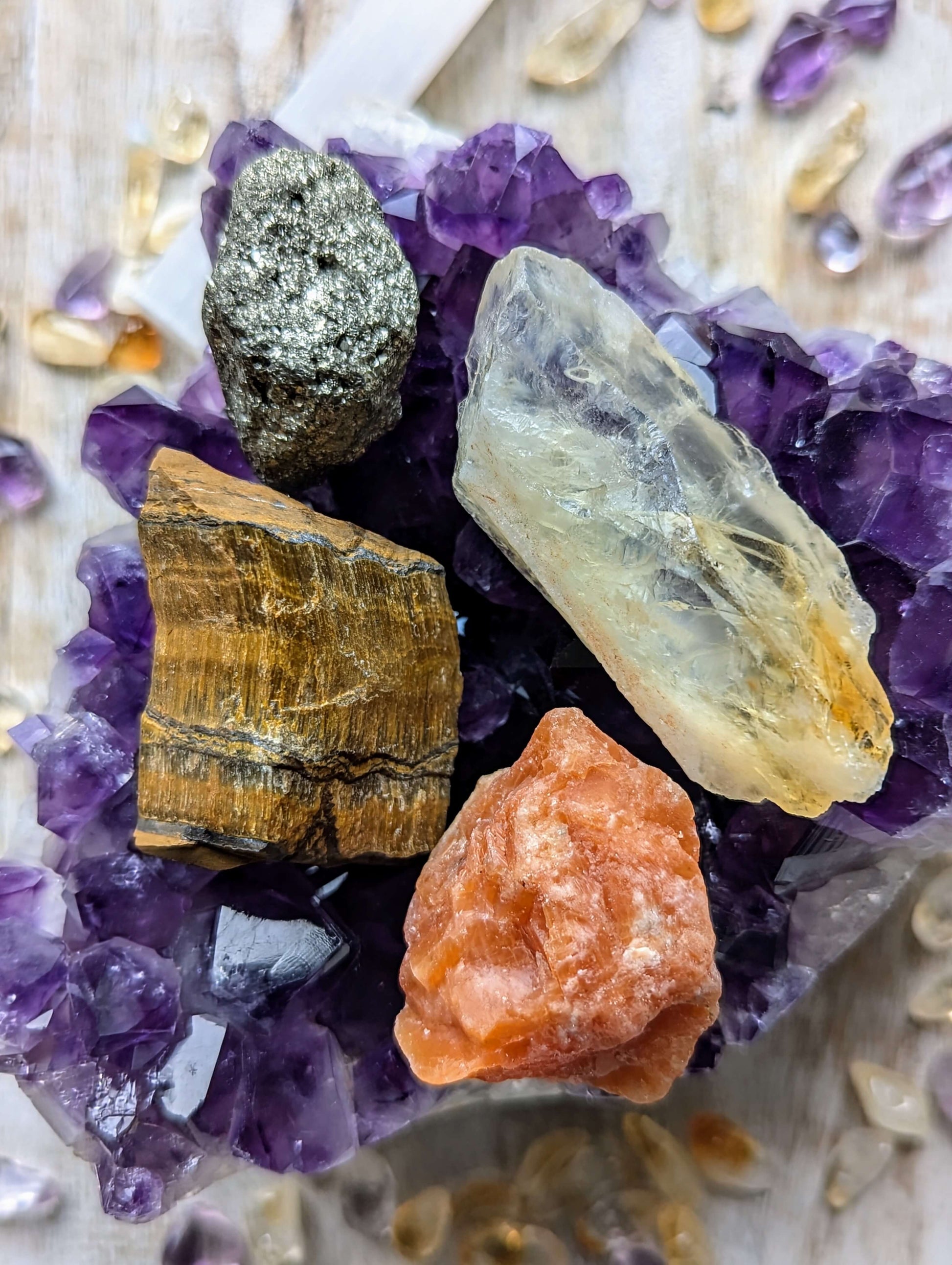 leo-zodiac-raw-crystals-set