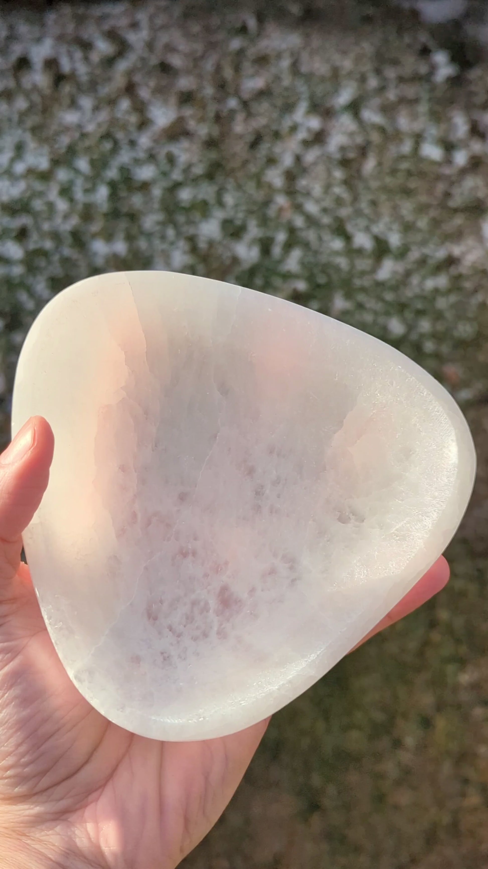 Selenite-crystal-charging-bowl