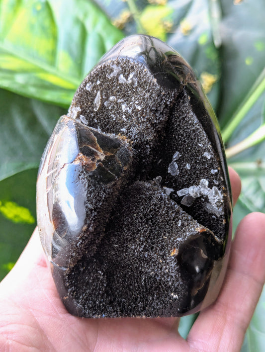 septarian-egg-uv-reactive